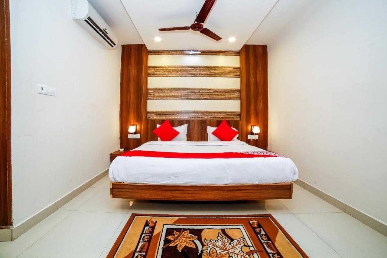 Oyo 35769 Hotel Rishabh Джханси Экстерьер фото