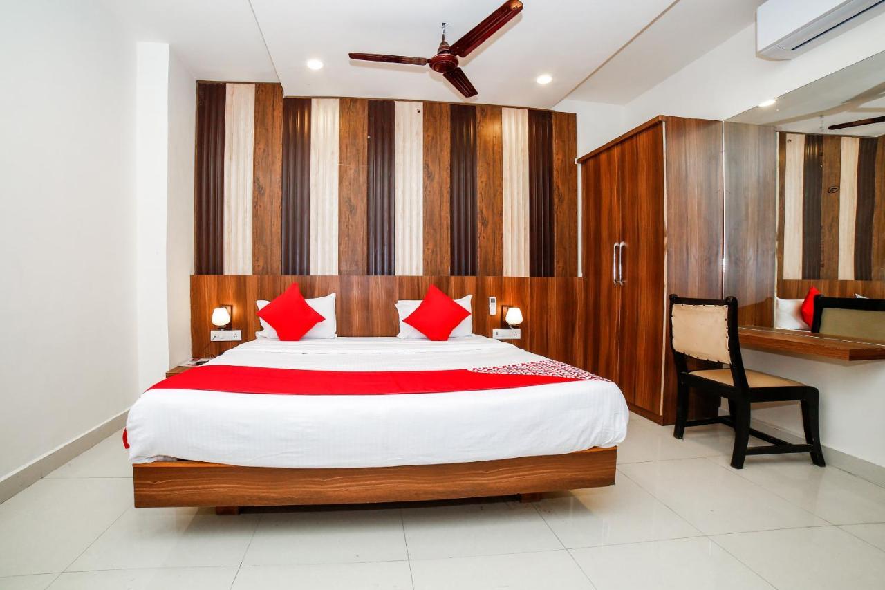 Oyo 35769 Hotel Rishabh Джханси Экстерьер фото